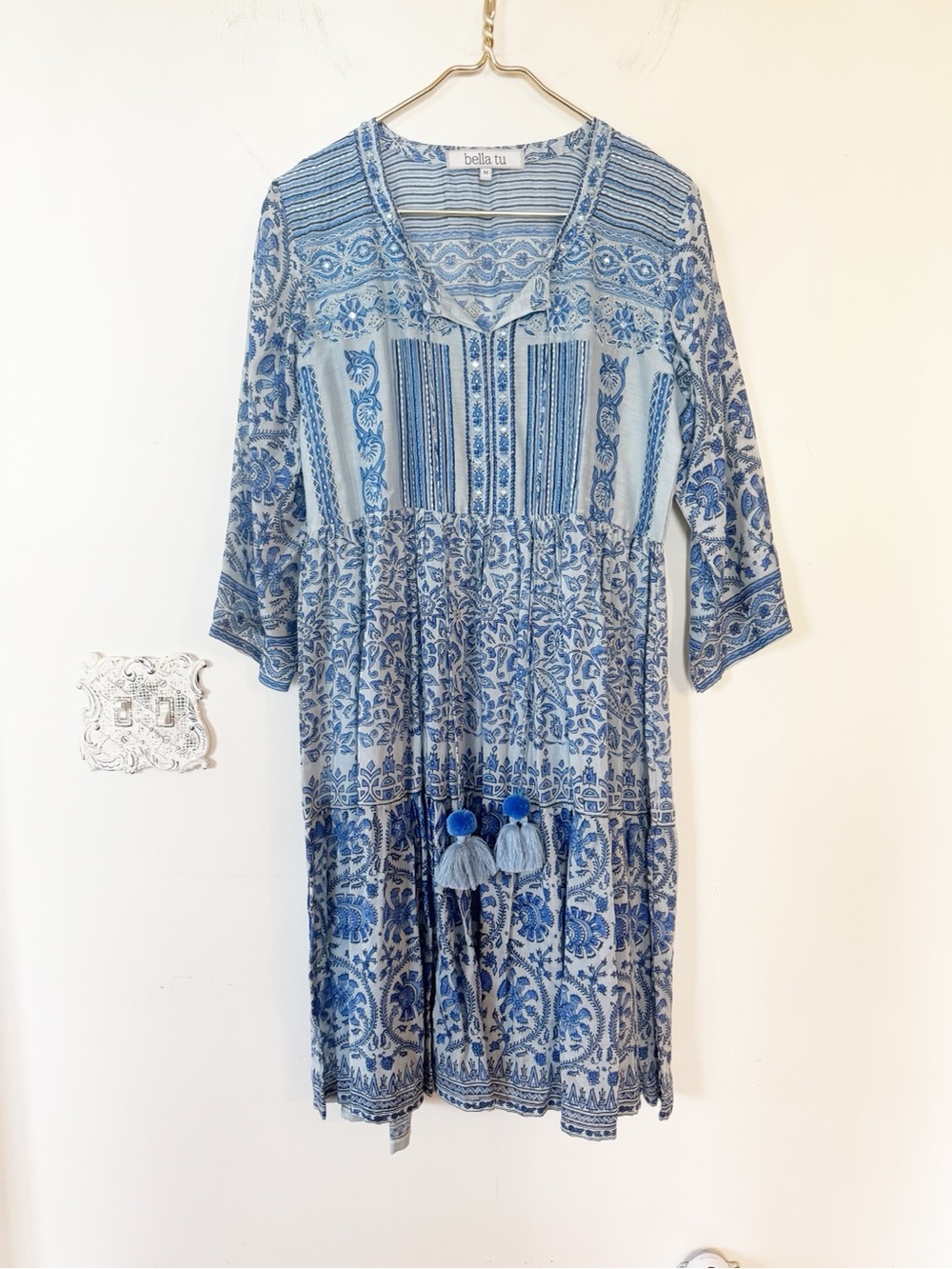 NWOT Bella Tu Blue Floral Paisley Embellished Tassel Tiered Midi Dress M